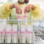 Донорское грудное молоко, купленное через Интернет, может быть опасным для здоровья