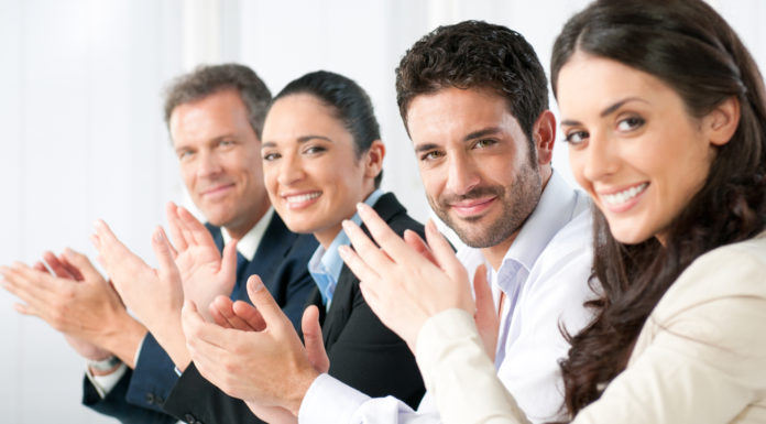 Как улыбка может помочь облегчить депрессию и беспокойство