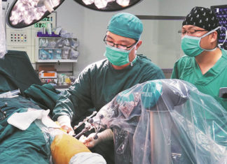 Китайский робот-хирург спас жизнь пациенту, оперировать которого отказались 20 хирургов