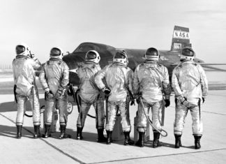 Три конструкции встроенного в скафандр туалета получили $30,000 призовых