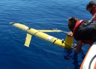 Китайский планер установил рекорд погружения под воду