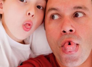 Откуда происходит умение скручивать язык трубочкой?