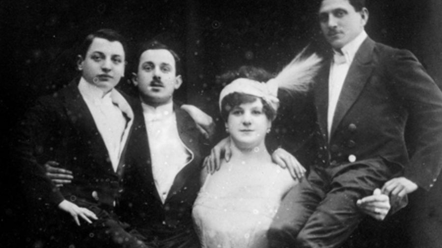 7b933aef0e0476b6e3a2b81f79e3ff45