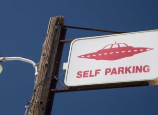 Почему люди верят в инопланетян, но боятся прививок