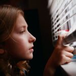 Почему страх заболеть делает нас моралистами и ксенофобами. И как ими не стать