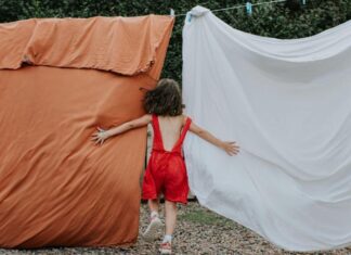 Почему менять постельное белье стоит чаще