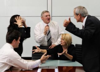 7 приемов манипуляций в спорах. Как их распознать