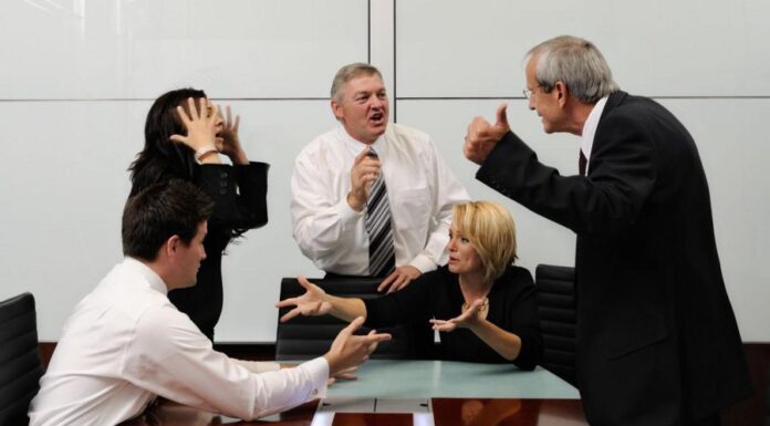 7 приемов манипуляций в спорах. Как их распознать