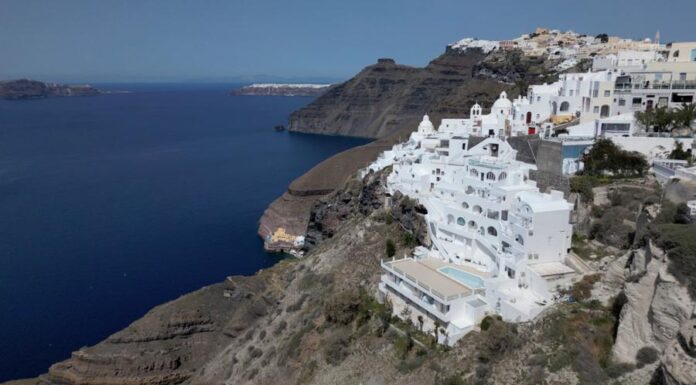 Это может уничтожить сказочный греческий остров Санторини