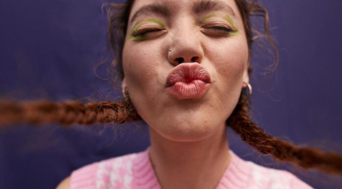 Ученые определили, когда произошел первый поцелуй на Земле