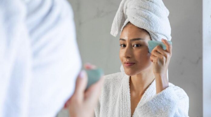 Три домашние процедуры против отеков лица: есть ли от них польза