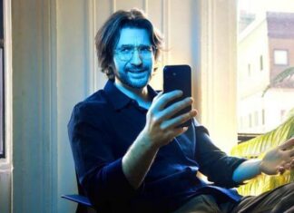 Синий свет смартфона – не враг сна. Что же его действительно разрушает